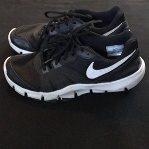 Nike Flex Show TR in Black
